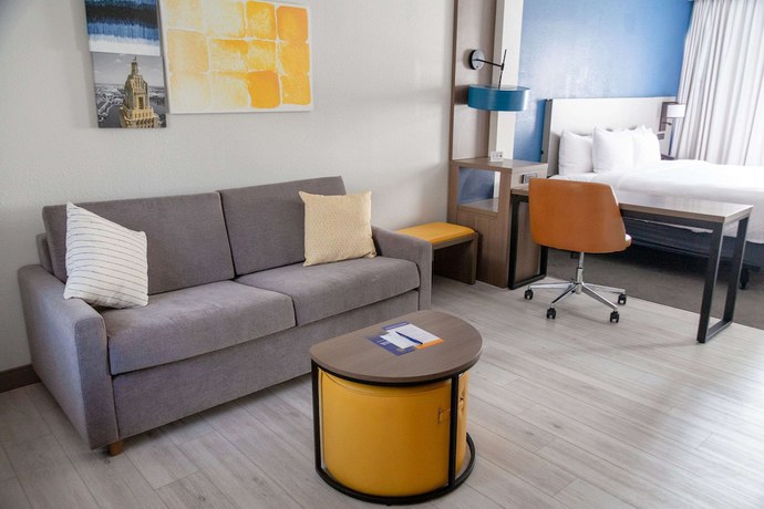 Imagen de la habitación del Hotel Comfort Suites Medical District near Mall of Louisiana. Foto 14