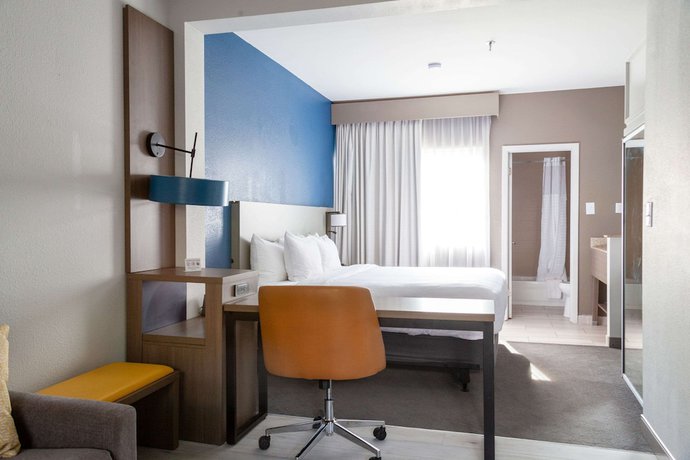 Imagen de la habitación del Hotel Comfort Suites Medical District near Mall of Louisiana. Foto 16