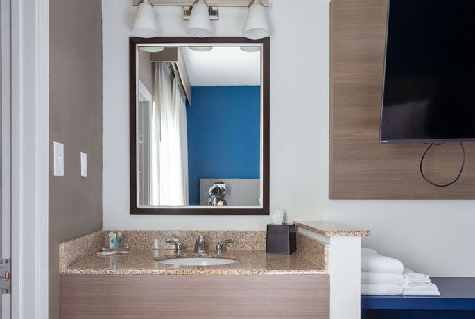 Imagen de la habitación del Hotel Comfort Suites Medical District near Mall of Louisiana. Foto 18