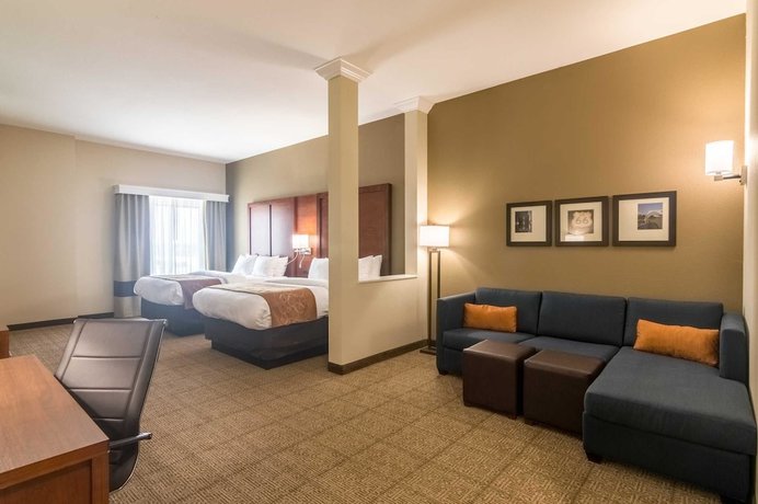Imagen general del Hotel Comfort Suites Meridian and I-40. Foto 1