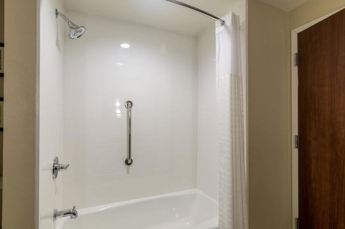 Imagen de la habitación del Hotel Comfort Suites Meridian and I-40. Foto 13