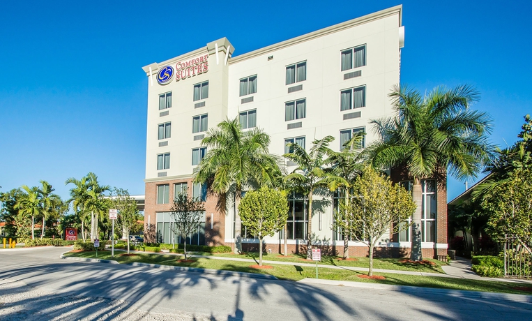 Imagen de los exteriores del Hotel Comfort Suites Miami Airport North. Foto 8