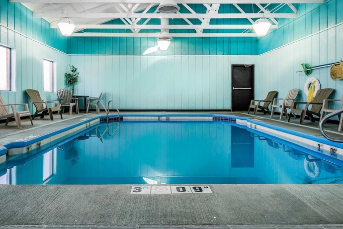Imagen de la piscina del Hotel Comfort Suites Miamisburg - Dayton South. Foto 18