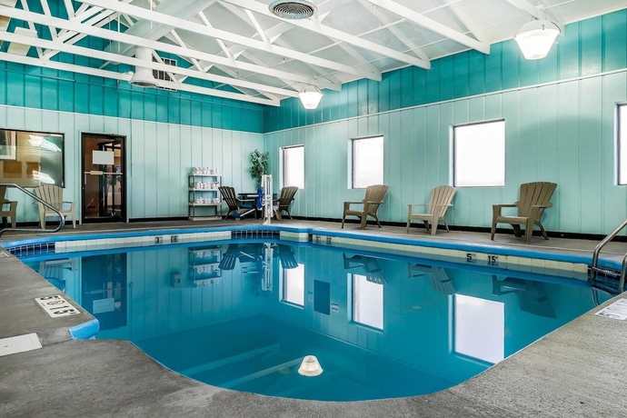 Imagen de la piscina del Hotel Comfort Suites Miamisburg - Dayton South. Foto 19