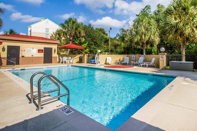 Imagen de la piscina del Hotel Comfort Suites Mobile East Bay. Foto 14