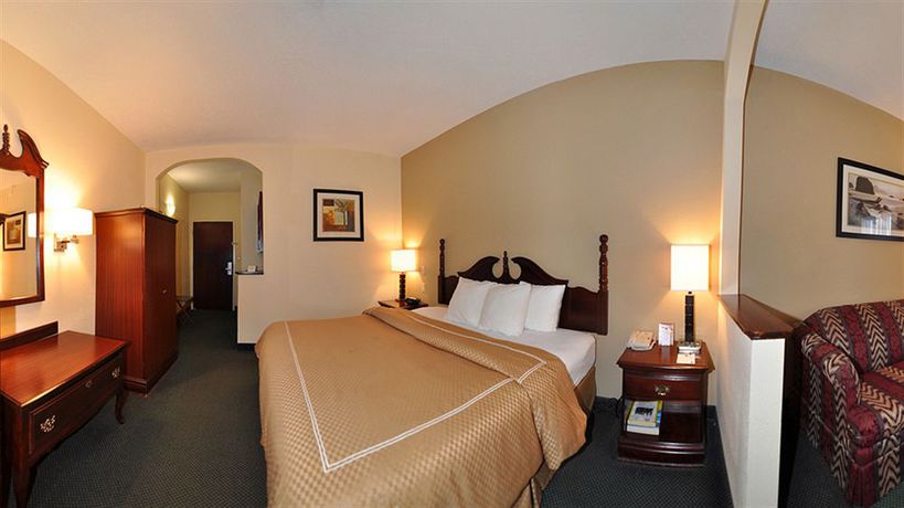 Imagen de la piscina del Hotel Comfort Suites Mobile East Bay. Foto 16