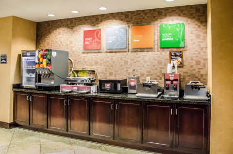 Imagen del bar/restaurante del Hotel Comfort Suites Mobile. Foto 2