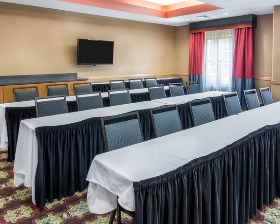 Imagen de los interiores del Hotel Comfort Suites, Monroe. Foto 11