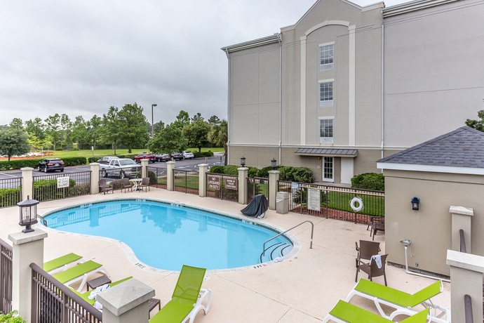 Imagen de la piscina del Hotel Comfort Suites Myrtle Beach Central. Foto 16