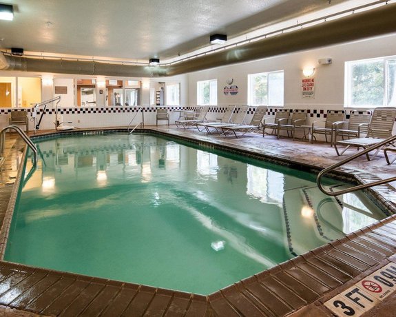 Imagen de la piscina del Hotel Comfort Suites Nacogdoches. Foto 20