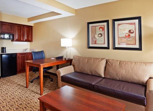 Imagen de la habitación del Hotel Comfort Suites Near Birkdale Village- Huntersville. Foto 4