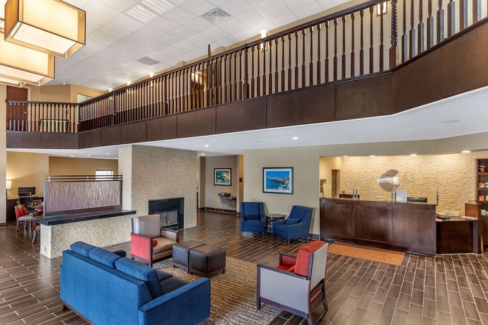 Imagen de los interiores del Hotel Comfort Suites Near Camp Lejeune. Foto 19