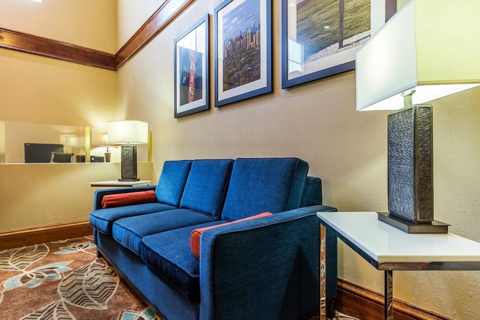 Imagen de los interiores del Hotel Comfort Suites Near I-80 And I-94. Foto 17