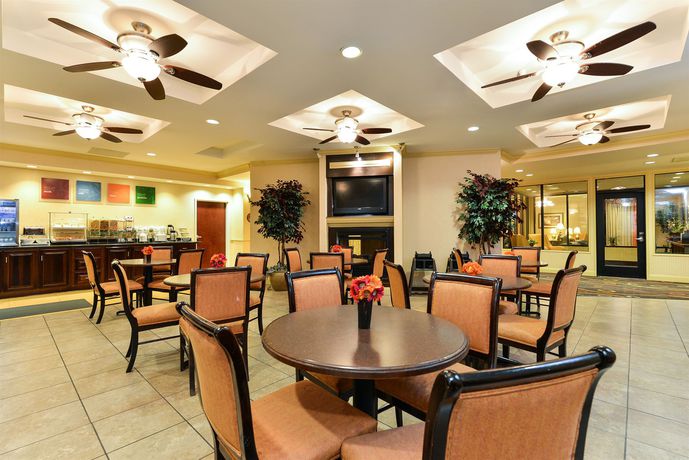 Imagen del bar/restaurante del Hotel Comfort Suites Near Mcas Beaufort. Foto 2