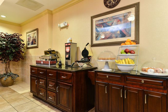 Imagen de los interiores del Hotel Comfort Suites Near Mcas Beaufort. Foto 12