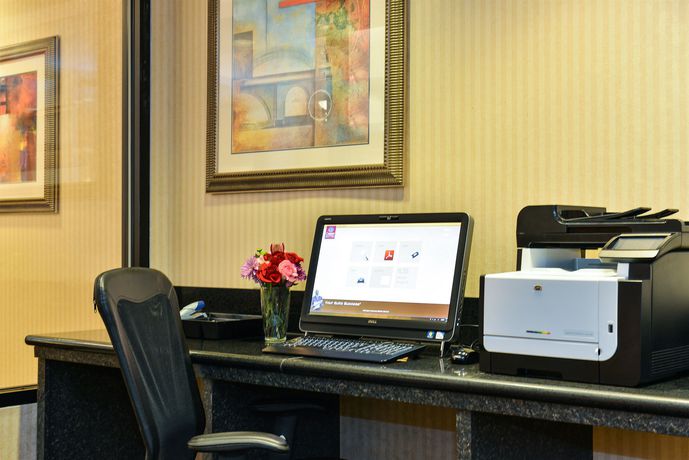 Imagen de los interiores del Hotel Comfort Suites Near Mcas Beaufort. Foto 13