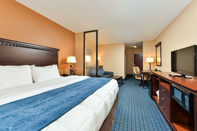 Imagen de la piscina del Hotel Comfort Suites Near Mcas Beaufort. Foto 16