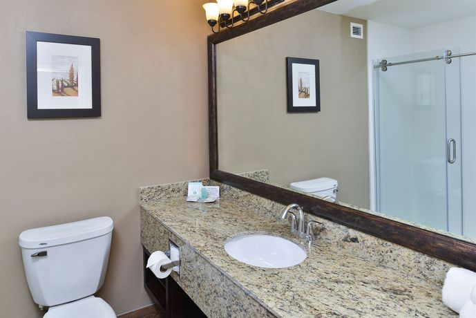 Imagen de los interiores del Hotel Comfort Suites Near Route 66. Foto 14