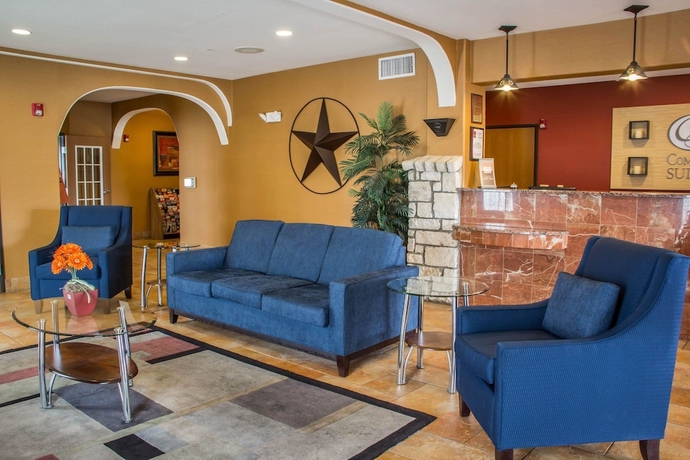 Imagen de los interiores del Hotel Comfort Suites Near Seaworld. Foto 17