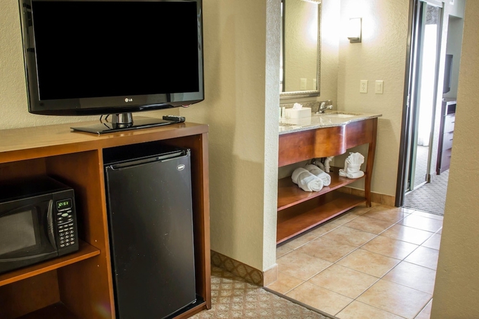 Imagen de la habitación del Hotel Comfort Suites Near Seaworld. Foto 3