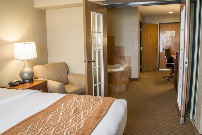 Imagen de la habitación del Hotel Comfort Suites Near Seaworld. Foto 6