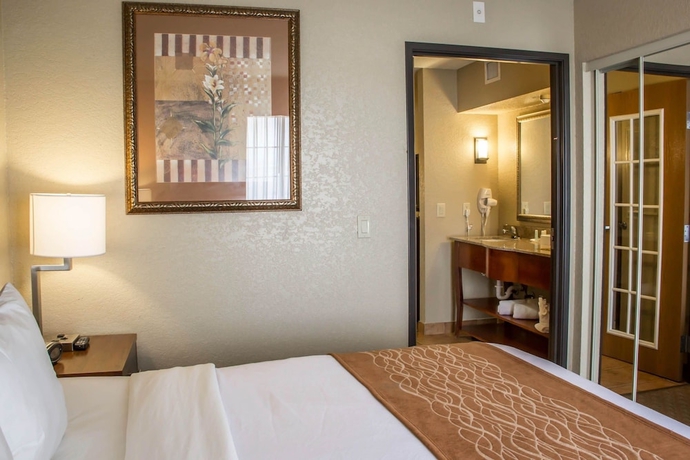 Imagen de la habitación del Hotel Comfort Suites Near Seaworld. Foto 8