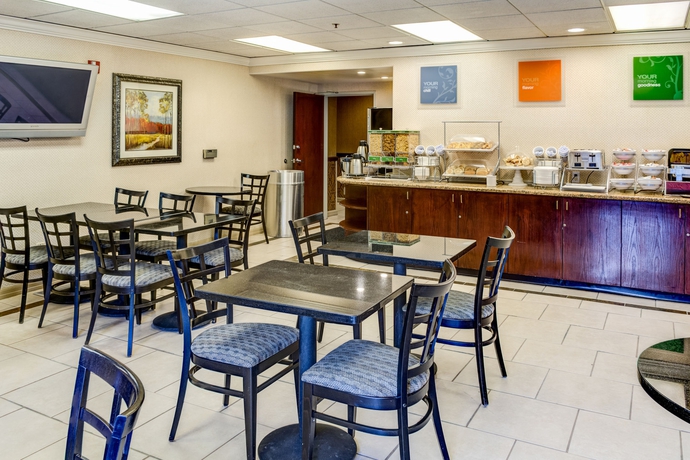 Imagen del bar/restaurante del Hotel Comfort Suites Near Six Flags Magic Mountain. Foto 7