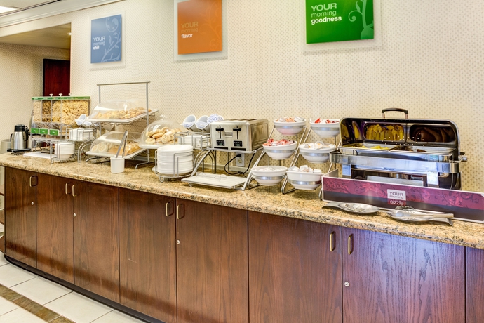 Imagen del bar/restaurante del Hotel Comfort Suites Near Six Flags Magic Mountain. Foto 8