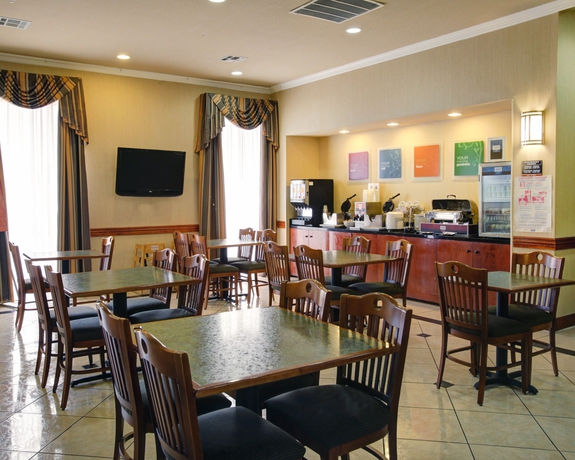 Imagen del bar/restaurante del Hotel Comfort Suites Near Texas State University. Foto 7