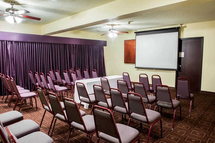 Imagen de los interiores del Hotel Comfort Suites - Near The Galleria. Foto 13