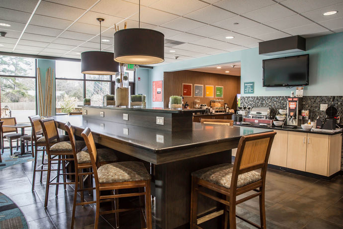 Imagen del bar/restaurante del Hotel Comfort Suites, New Bern. Foto 3