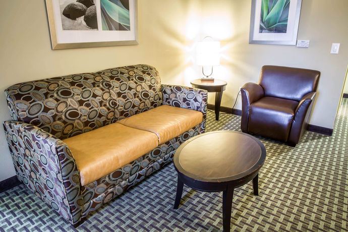 Imagen de los interiores del Hotel Comfort Suites, New Bern. Foto 10