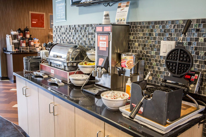 Imagen del bar/restaurante del Hotel Comfort Suites, New Bern. Foto 4