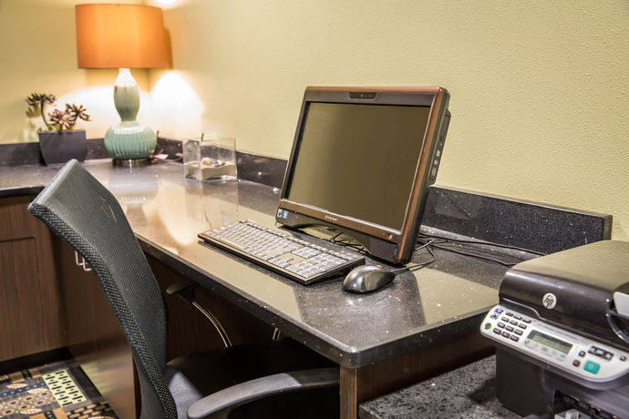 Imagen de los interiores del Hotel Comfort Suites, New Bern. Foto 13