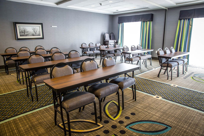Imagen de los interiores del Hotel Comfort Suites, New Bern. Foto 14