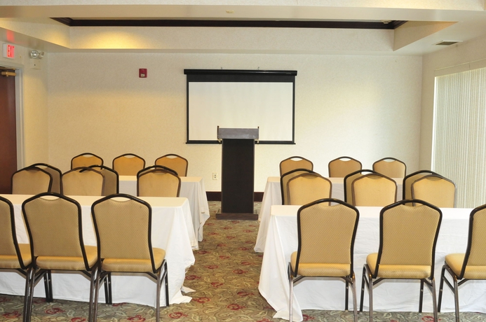 Imagen de los interiores del Hotel Comfort Suites Newark - Harrison. Foto 9