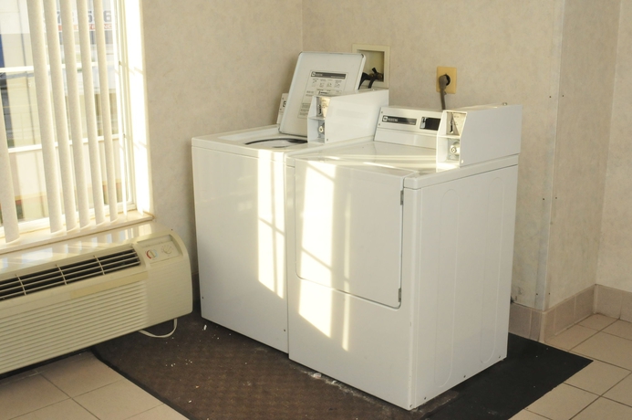 Imagen de los interiores del Hotel Comfort Suites Newark - Harrison. Foto 12