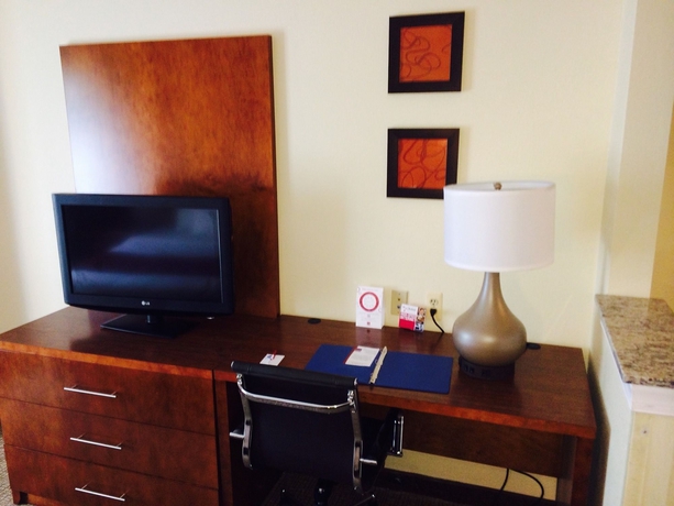 Imagen de la habitación del Hotel Comfort Suites Newark - Harrison. Foto 3