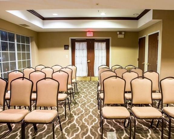 Imagen de los interiores del Hotel Comfort Suites Newark - Harrison. Foto 13