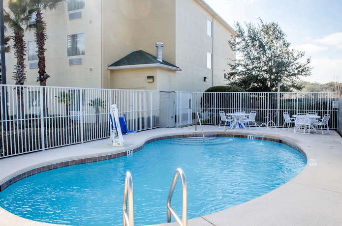 Imagen de la piscina del Hotel Comfort Suites Niceville Near Elgin Air Force Base. Foto 16