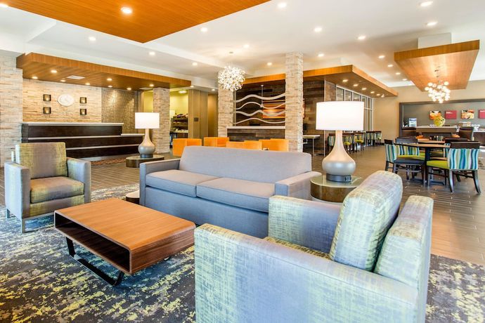 Imagen de los interiores del Hotel Comfort Suites North Charleston - Ashley Phosphate. Foto 17