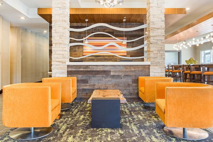 Imagen de los interiores del Hotel Comfort Suites North Charleston - Ashley Phosphate. Foto 18