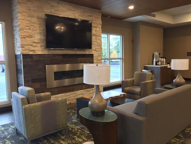 Imagen de los interiores del Hotel Comfort Suites North Charleston - Ashley Phosphate. Foto 19