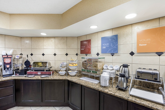 Imagen del bar/restaurante del Hotel Comfort Suites North Dallas. Foto 4
