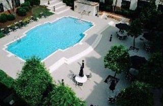 Imagen de la piscina del Hotel Comfort Suites North. Foto 2