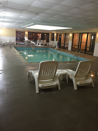 Imagen de la piscina del Hotel Comfort Suites Oakbrook Terrace Near Oakbrook Center. Foto 12