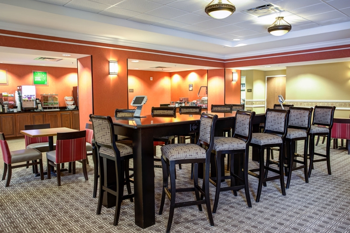 Imagen del bar/restaurante del Hotel Comfort Suites Ocala North. Foto 7