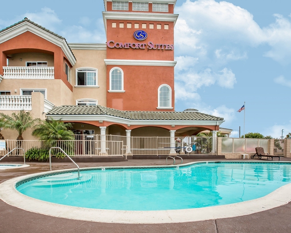 Imagen de la piscina del Hotel Comfort Suites Oceanside Camp Pendleton Area. Foto 16