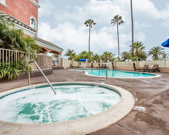 Imagen de los exteriores del Hotel Comfort Suites Oceanside Camp Pendleton Area. Foto 11