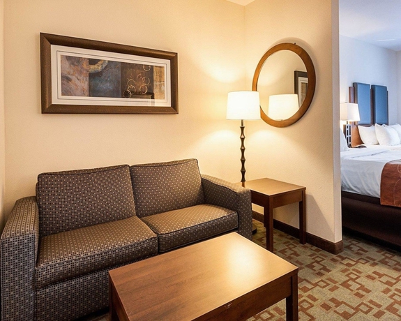 Imagen de la habitación del Hotel Comfort Suites Oil Center. Foto 5